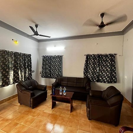 Madura Homestay - Gorgeous Home With 2Bhk 5 Minutes From Nh44 마두라이 외부 사진