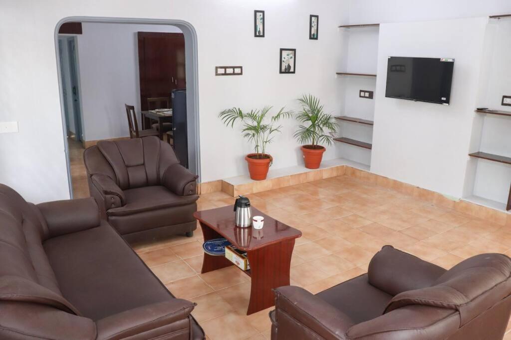 Madura Homestay - Gorgeous Home With 2Bhk 5 Minutes From Nh44 마두라이 외부 사진